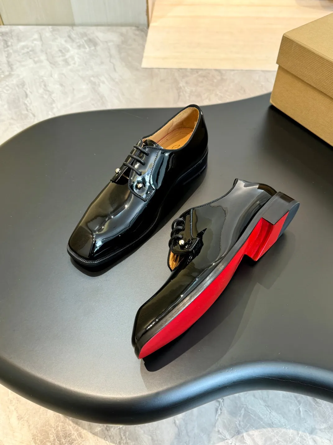 [CL red sole shoes] Top P: 1020💰 Size 39-44 (⚠️38.45.46.47 custom-made, non-returnable and non-exchangeable) 🆑High-end men's business formal leather shoes, original authentic top quality goods ••✅💯 Top original order purchasing agent! Original imported patterned cowhide ➕Imported cowhide lining ➕Cowhide feet ➕Original leather outsole~🉑️Feel free to compare the authentic ones!
